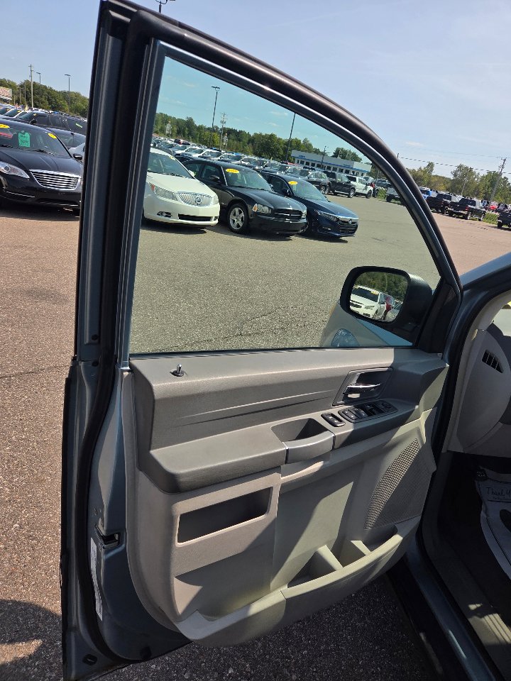 Used 2009 Chrysler Town & Country LX w/ Entertainment Group #1 image 10