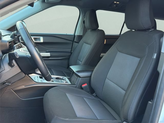 Used 2023 Ford Explorer XLT AWD/4WD image 15