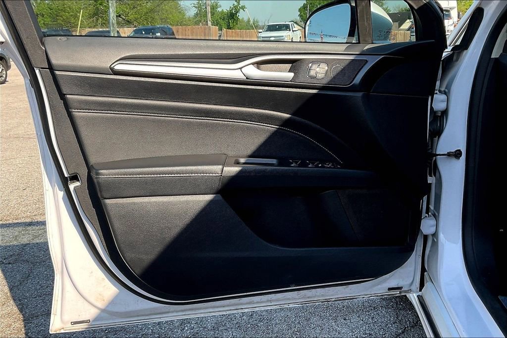 Used 2019 Ford Fusion Titanium image 17