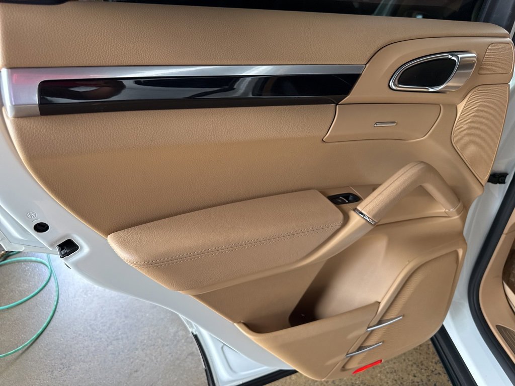 Used 2016 Porsche Cayenne image 32