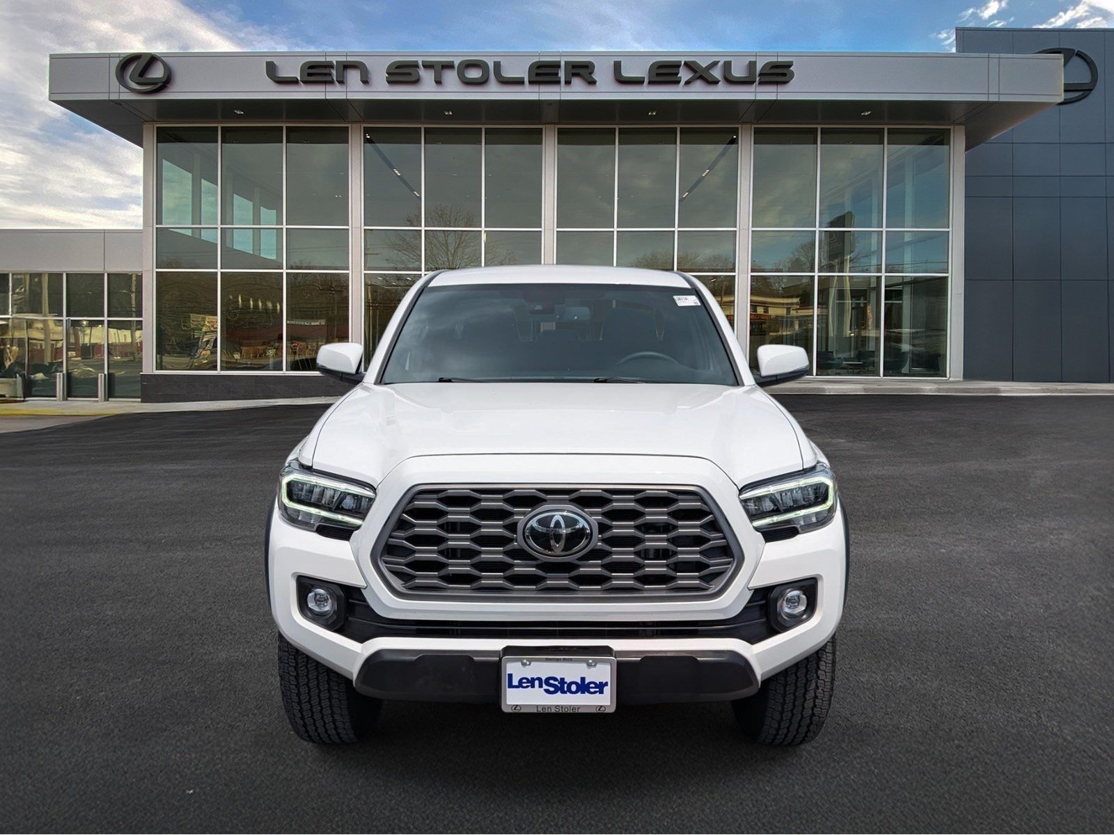 Used 2023 Toyota Tacoma TRD Off-Road w/ Technology Package AWD/4WD image 8