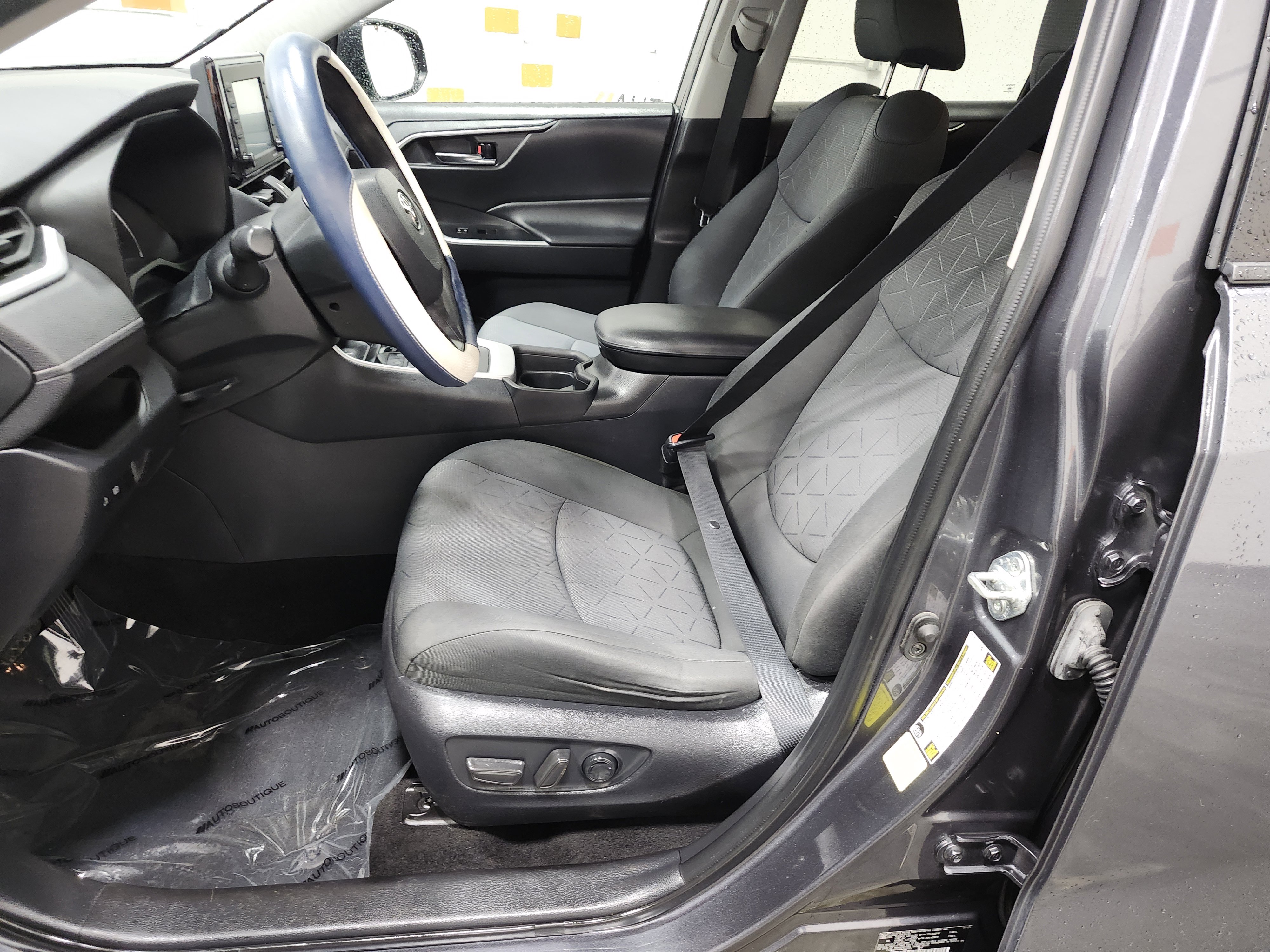 Used 2021 Toyota RAV4 XLE image 24