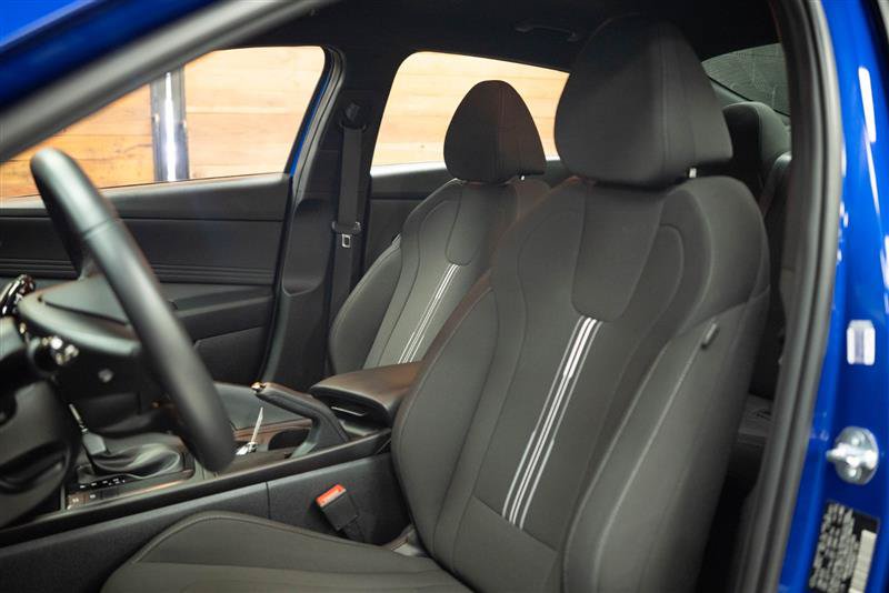 Used 2025 Hyundai Elantra Sport FWD image 9
