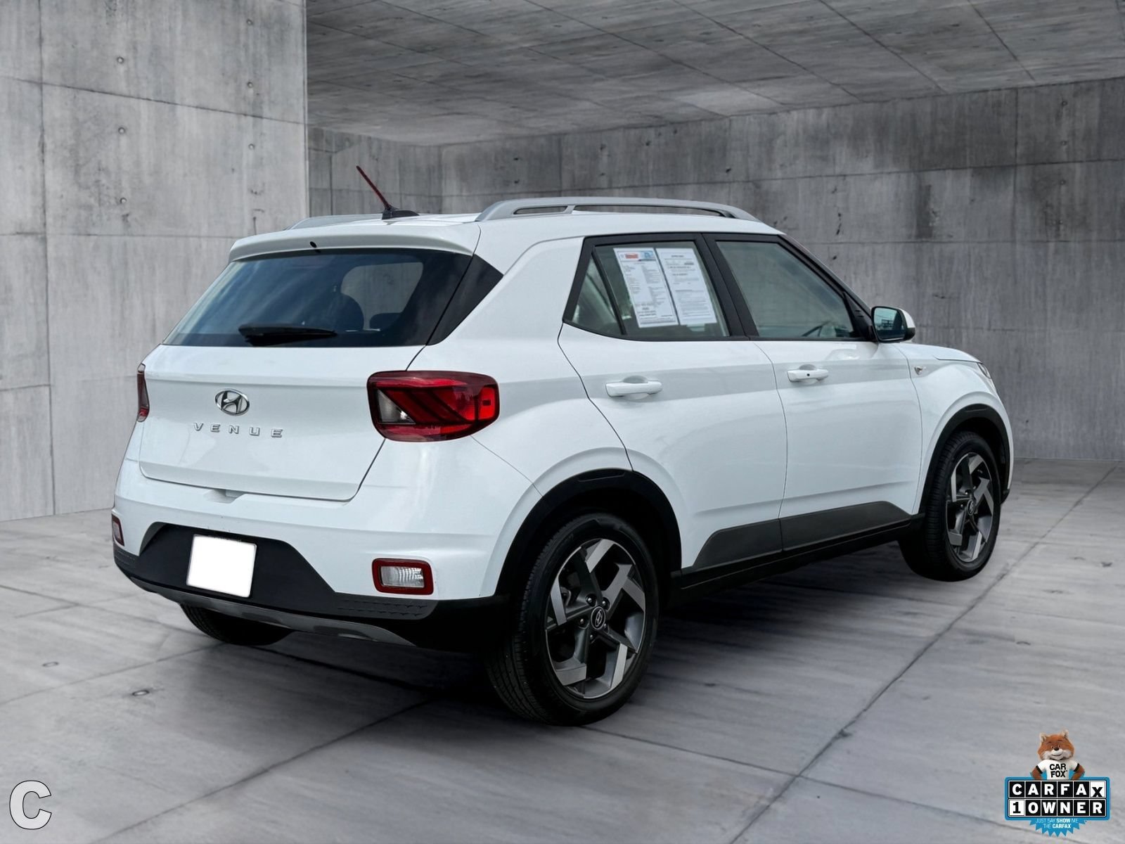 Used 2024 Hyundai Venue SEL FWD image 6