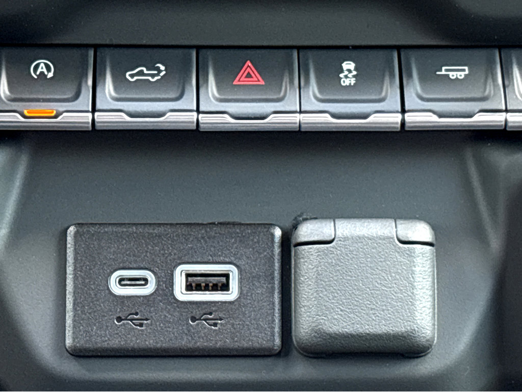 Used 2025 Chevrolet Silverado 1500 Custom image 9