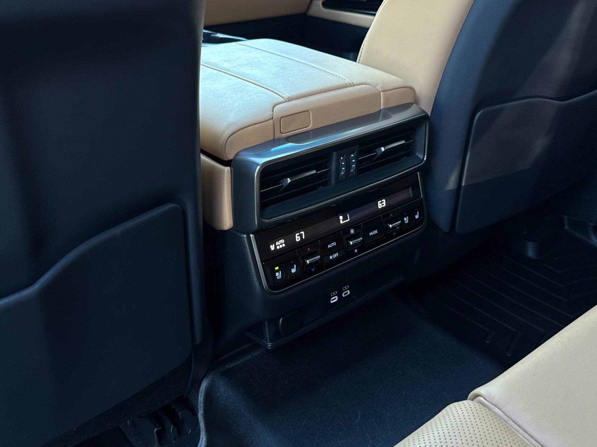 Used 2024 Lexus LX 600 4WD w/ Luxury Package image 49