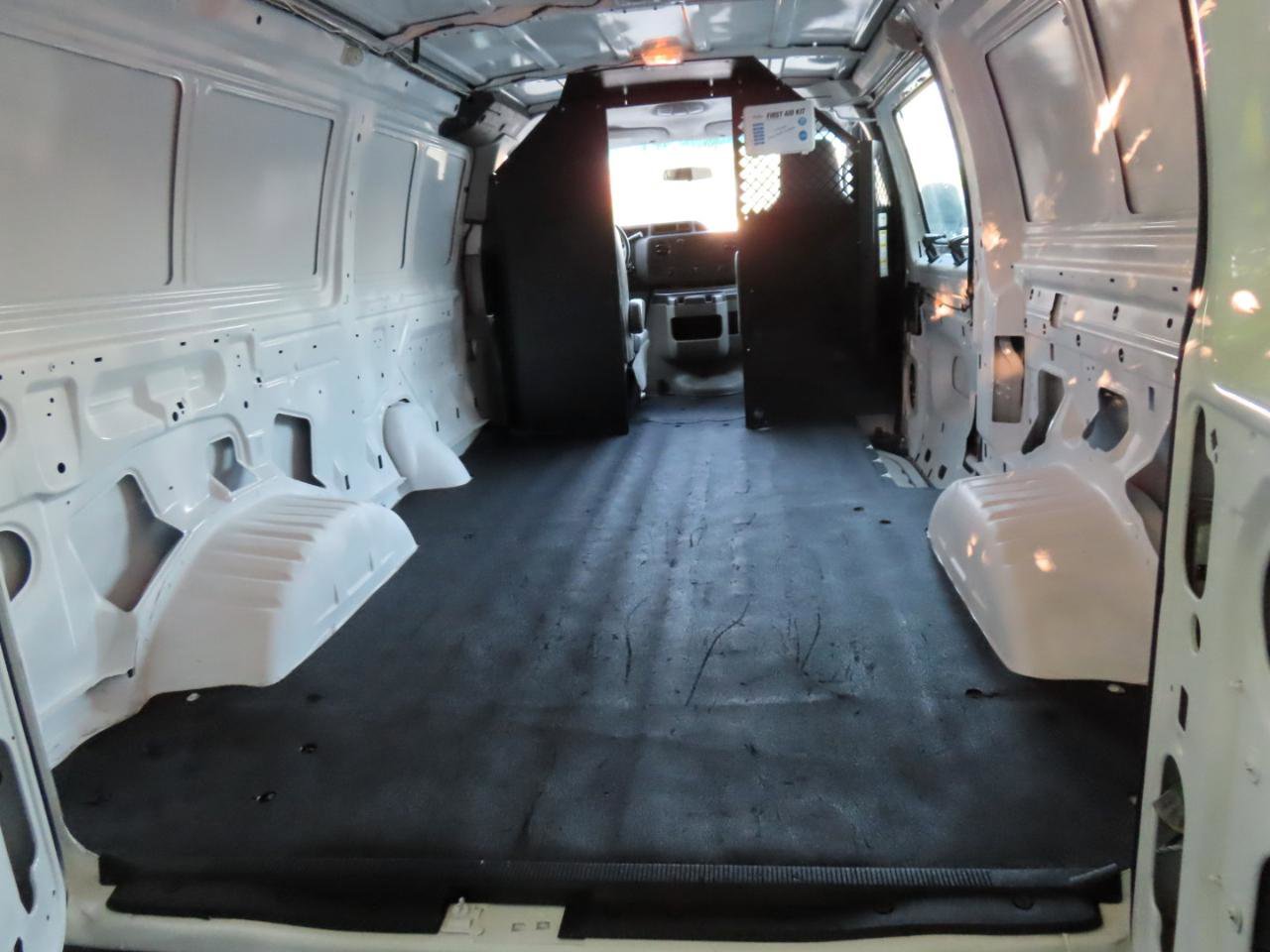 Used 2014 Ford E-150 and Econoline 150 RWD image 13