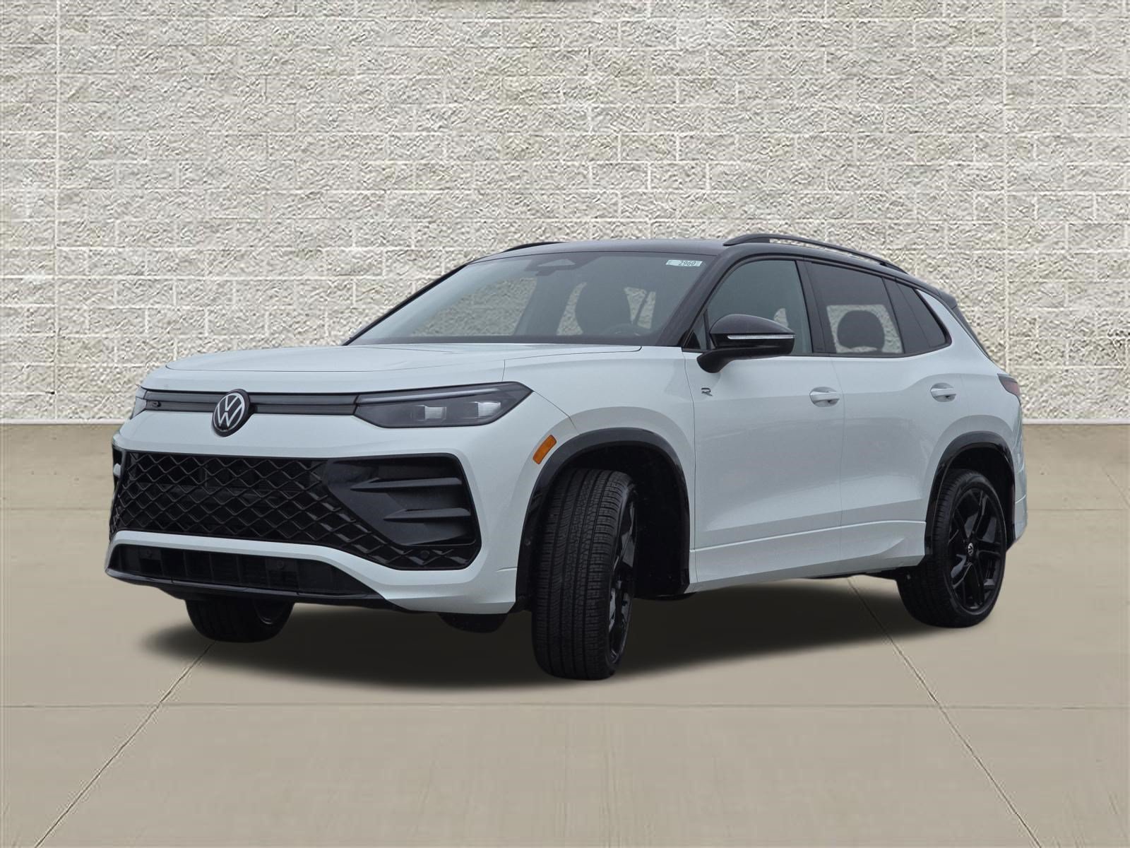 New 2026 Volkswagen Tiguan SE R-Line AWD/4WD image 3