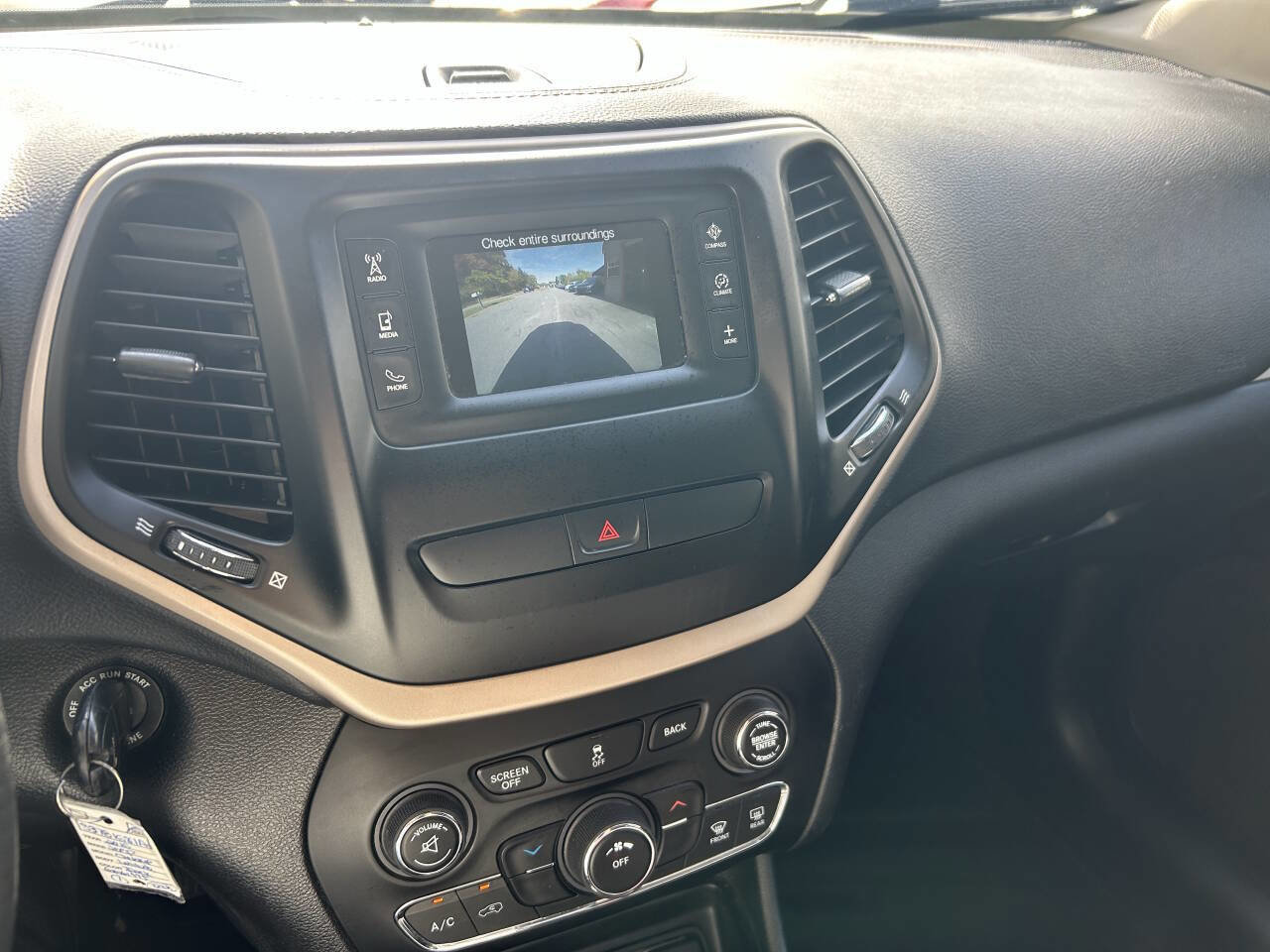 Used 2016 Jeep Cherokee Latitude image 30