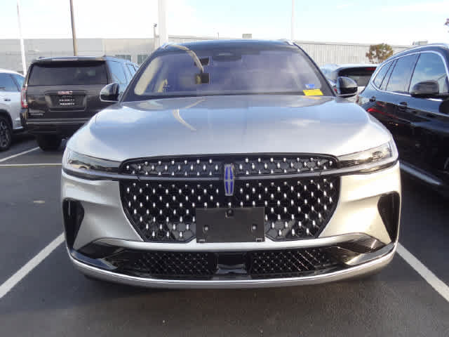 Used 2025 Lincoln Nautilus Reserve AWD/4WD image 2