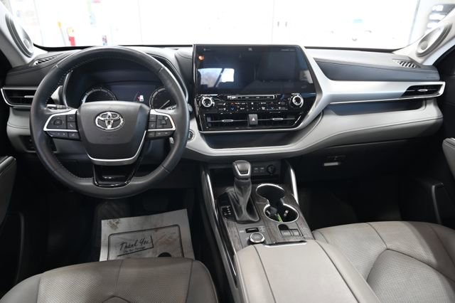 Used 2022 Toyota Highlander Platinum image 13