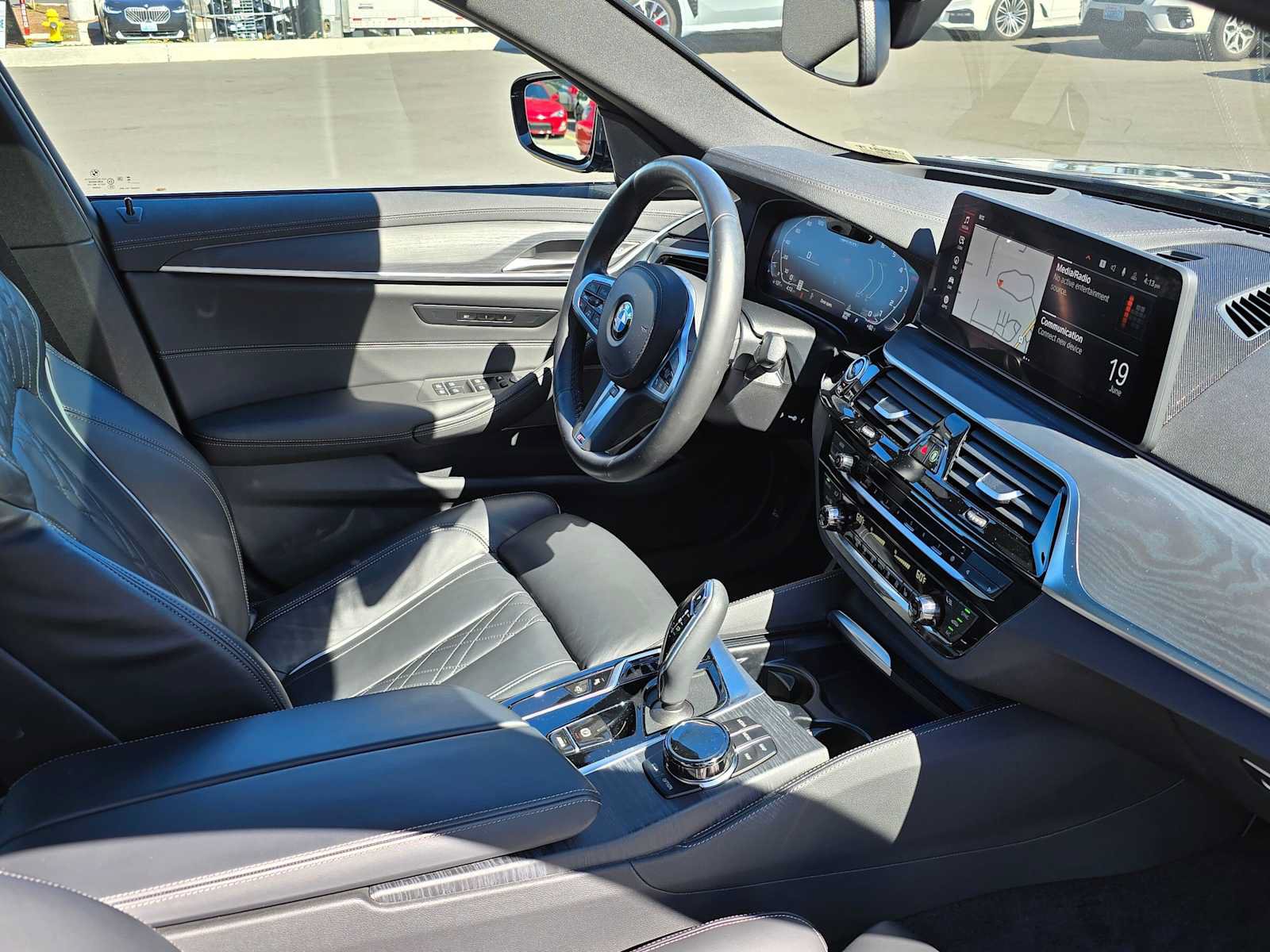 Used 2023 BMW M550i xDrive w/ Dynamic Handling Package AWD/4WD image 10