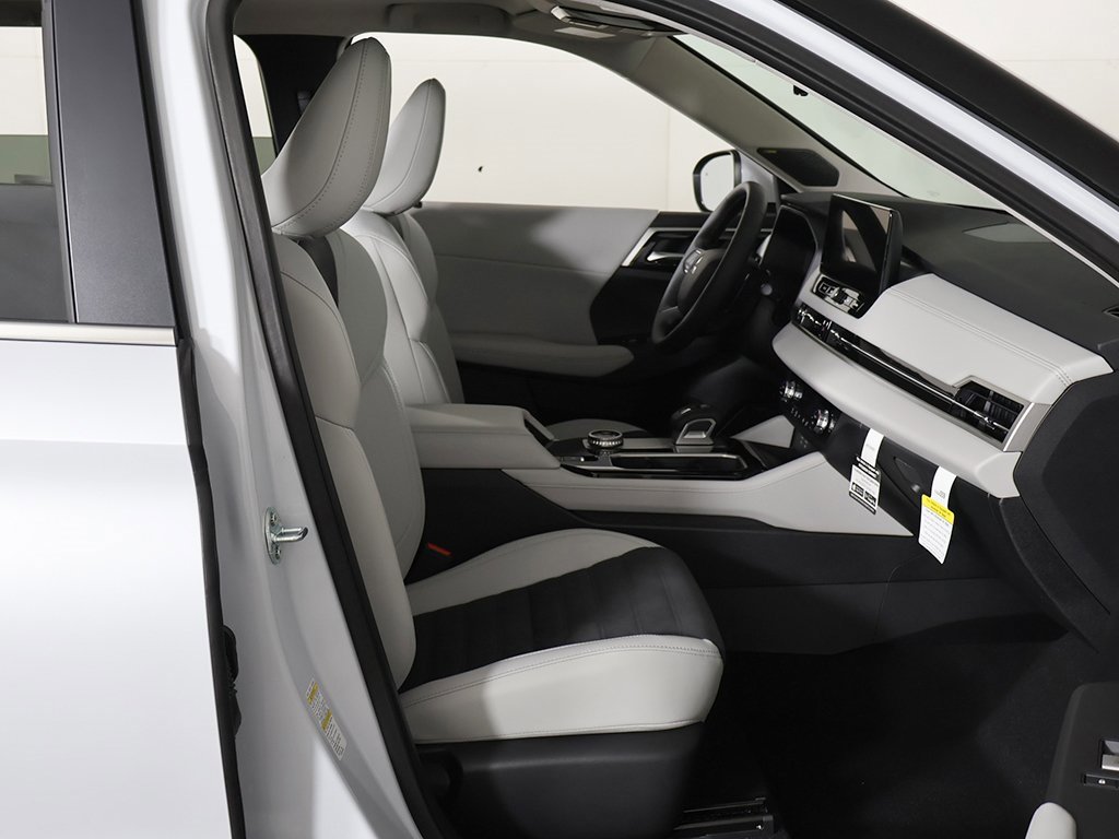 New 2025 Mitsubishi Outlander SE image 30