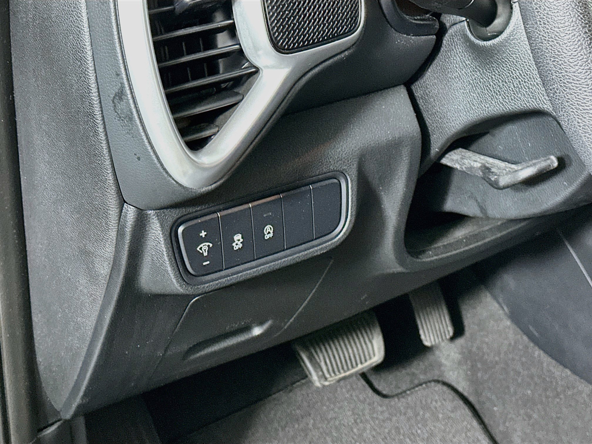Used 2025 Kia Soul LX w/ LX Technology Package FWD image 17