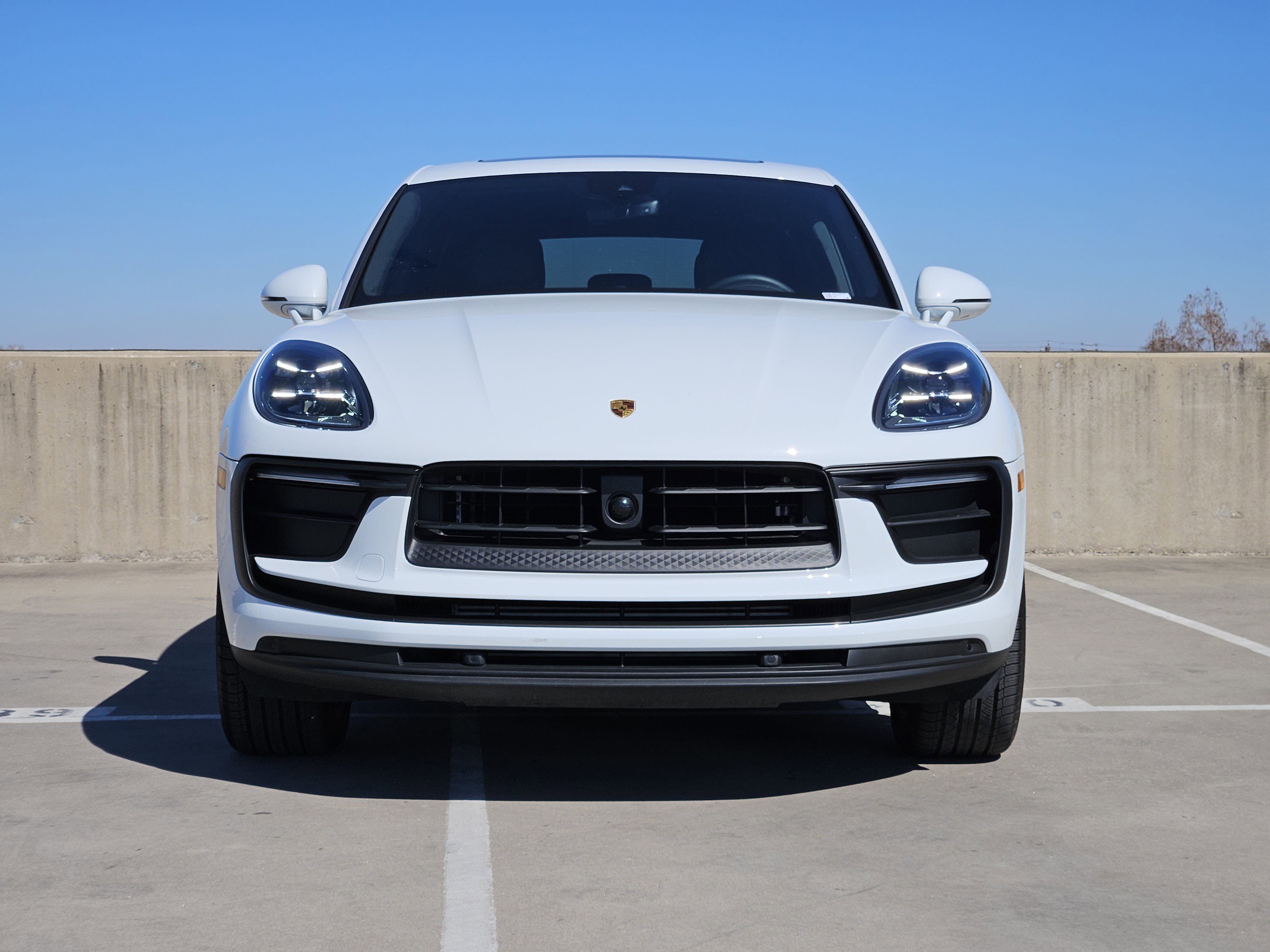 Certified 2025 Porsche Macan image 11
