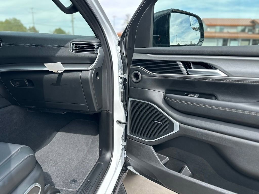 New 2026 Jeep Grand Wagoneer 4WD image 9