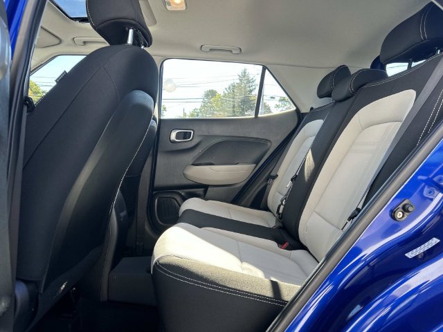 Used 2022 Hyundai Venue SEL FWD image 13