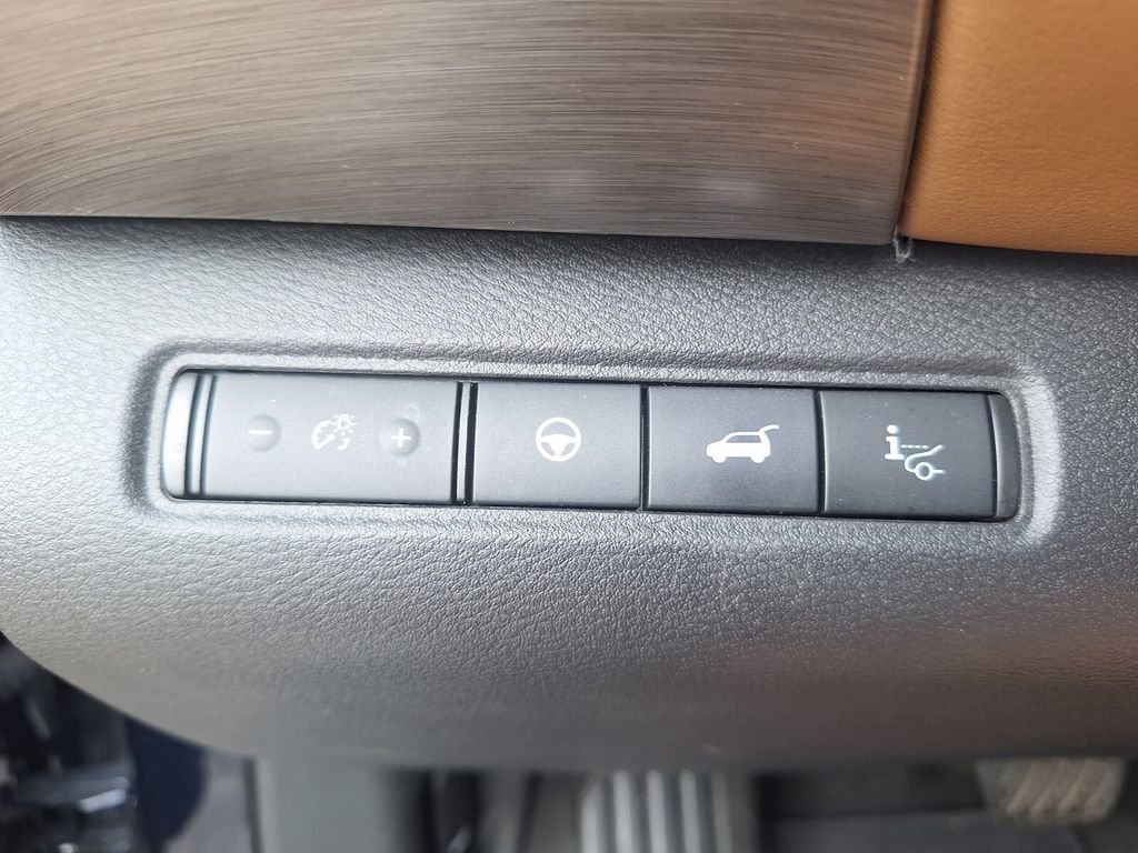 Used 2024 Nissan Pathfinder Platinum FWD image 12