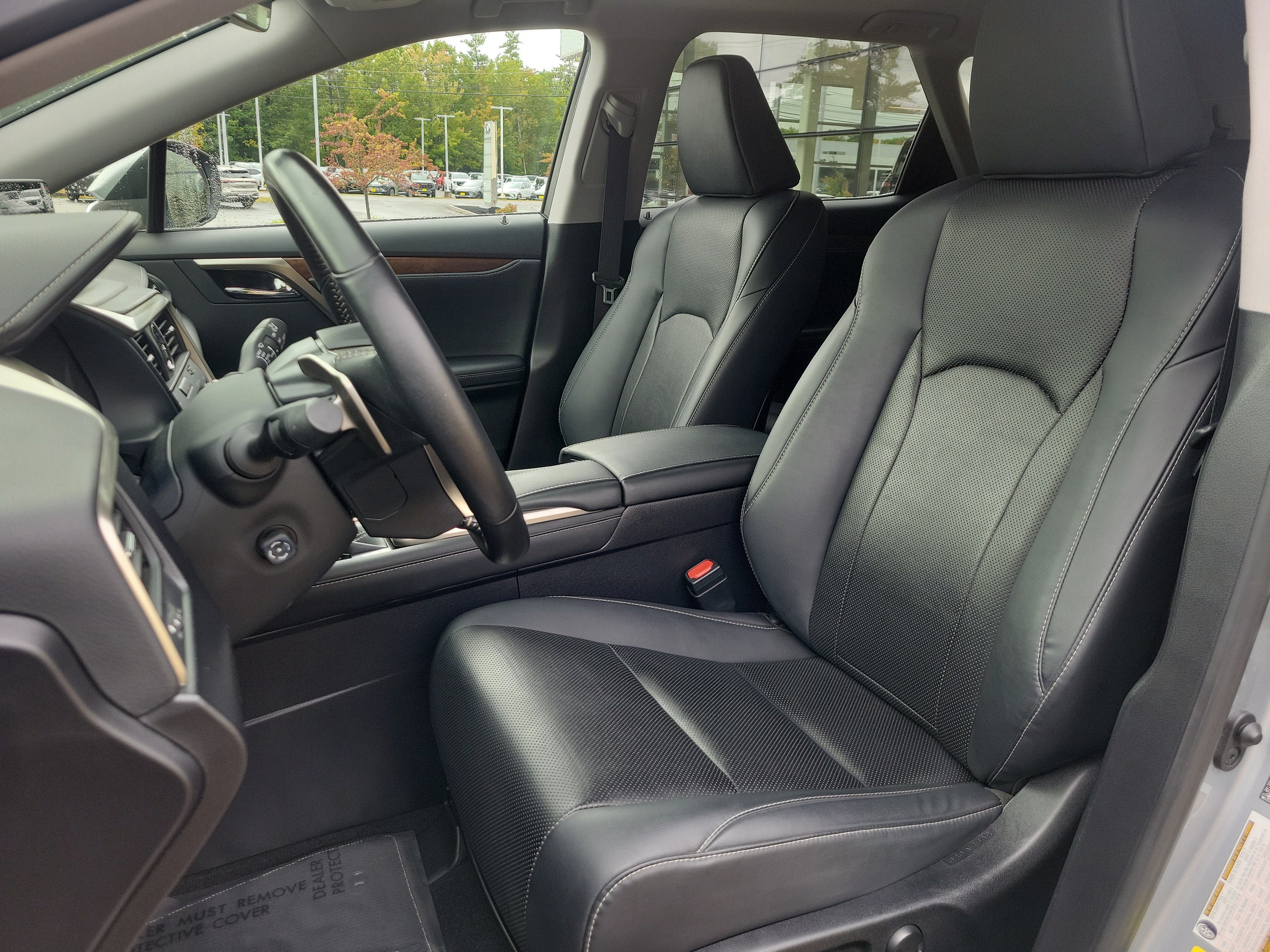 Used 2022 Lexus RX 350L Premium w/ Premium Package AWD/4WD image 4