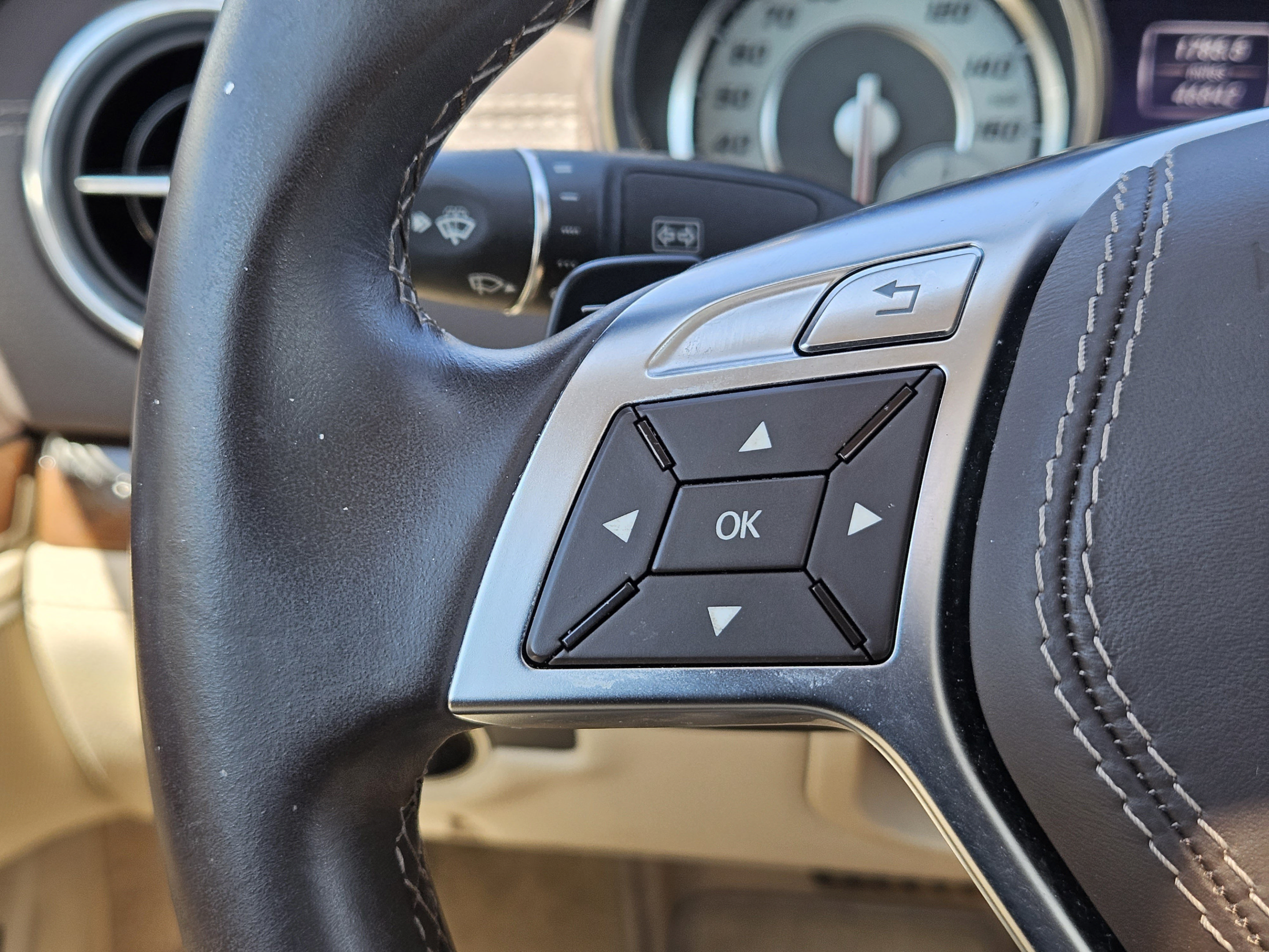 Used 2013 Mercedes-Benz SL 550 image 19