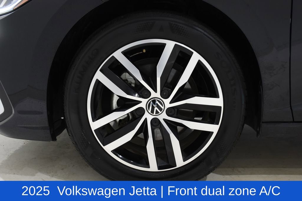 Used 2025 Volkswagen Jetta SE image 6