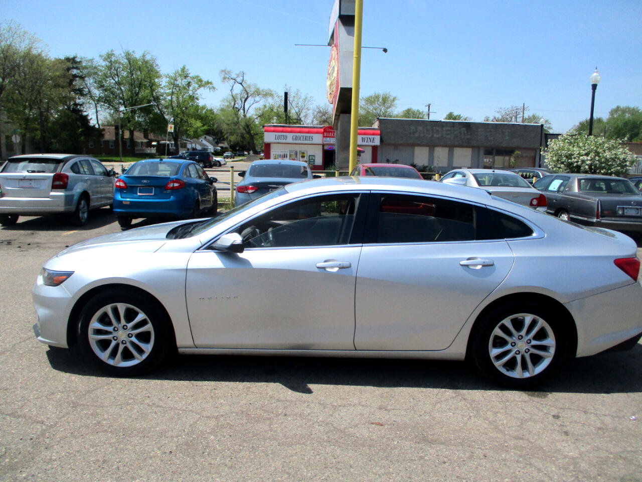Used 2018 Chevrolet Malibu LT w/ Driver Confidence Package image 4