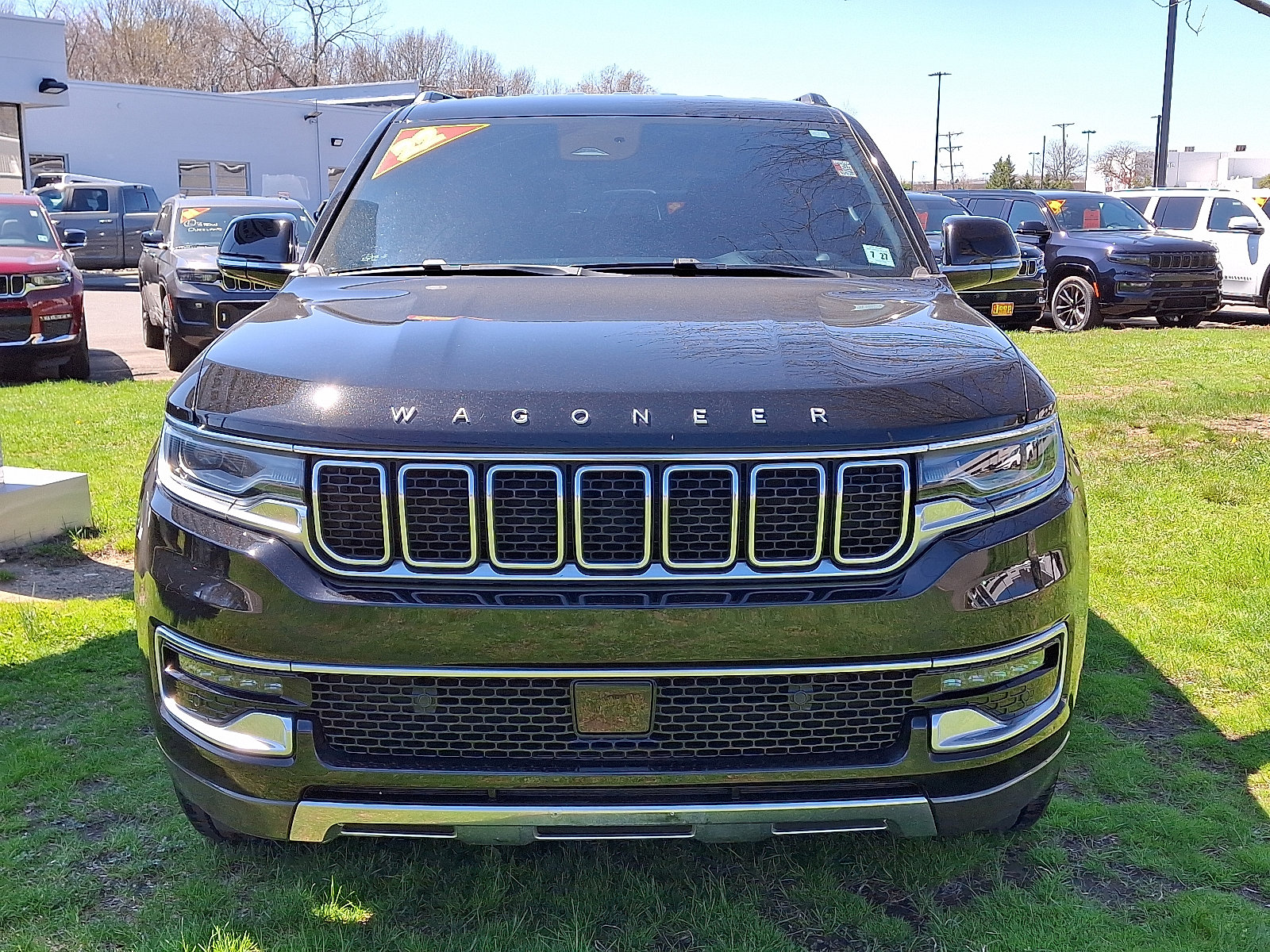 Certified 2022 Jeep Wagoneer Series III w/ Flexible Seating Group AWD/4WD image 2