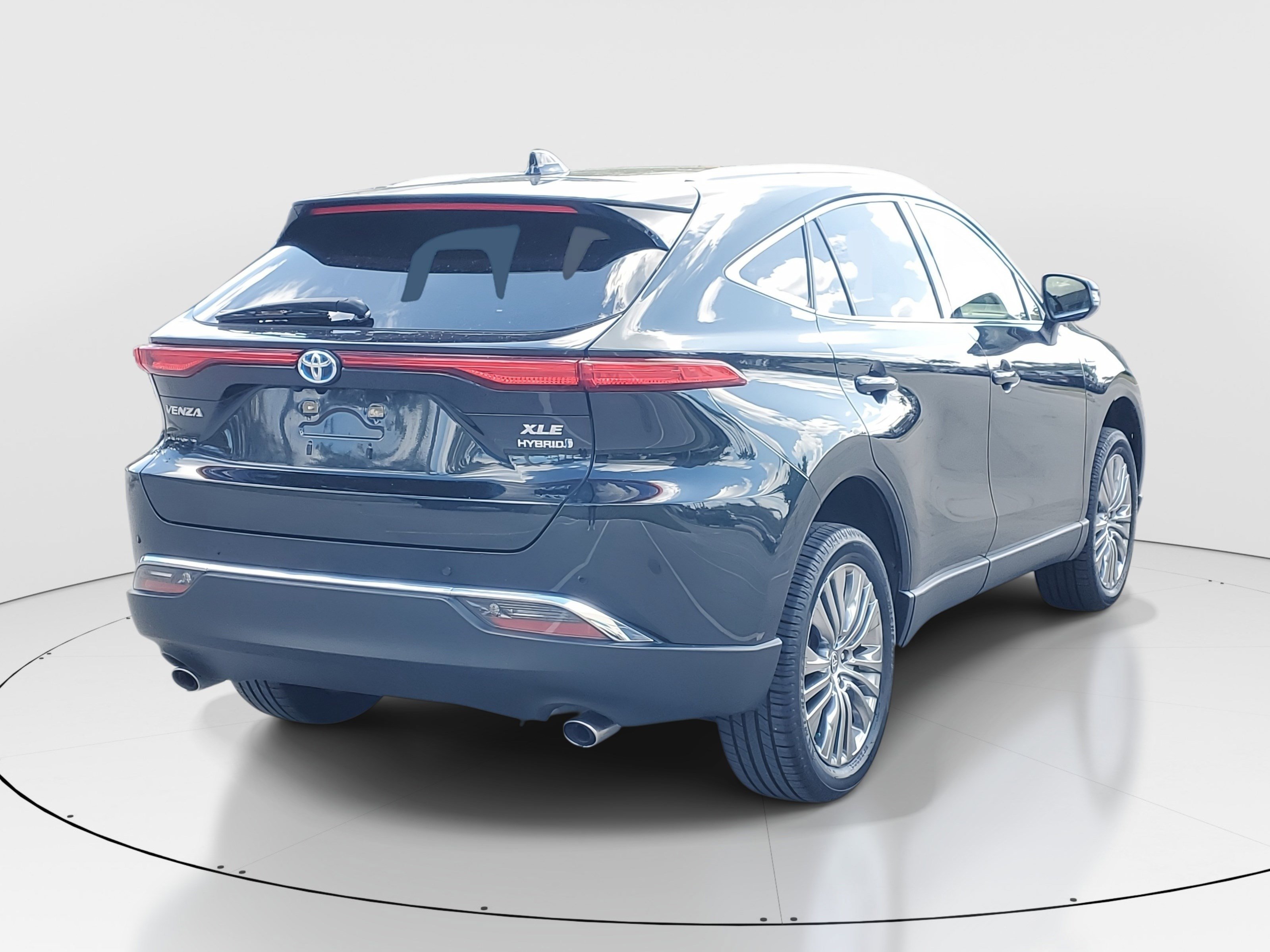 Used 2021 Toyota Venza XLE w/ Softex Package image 3