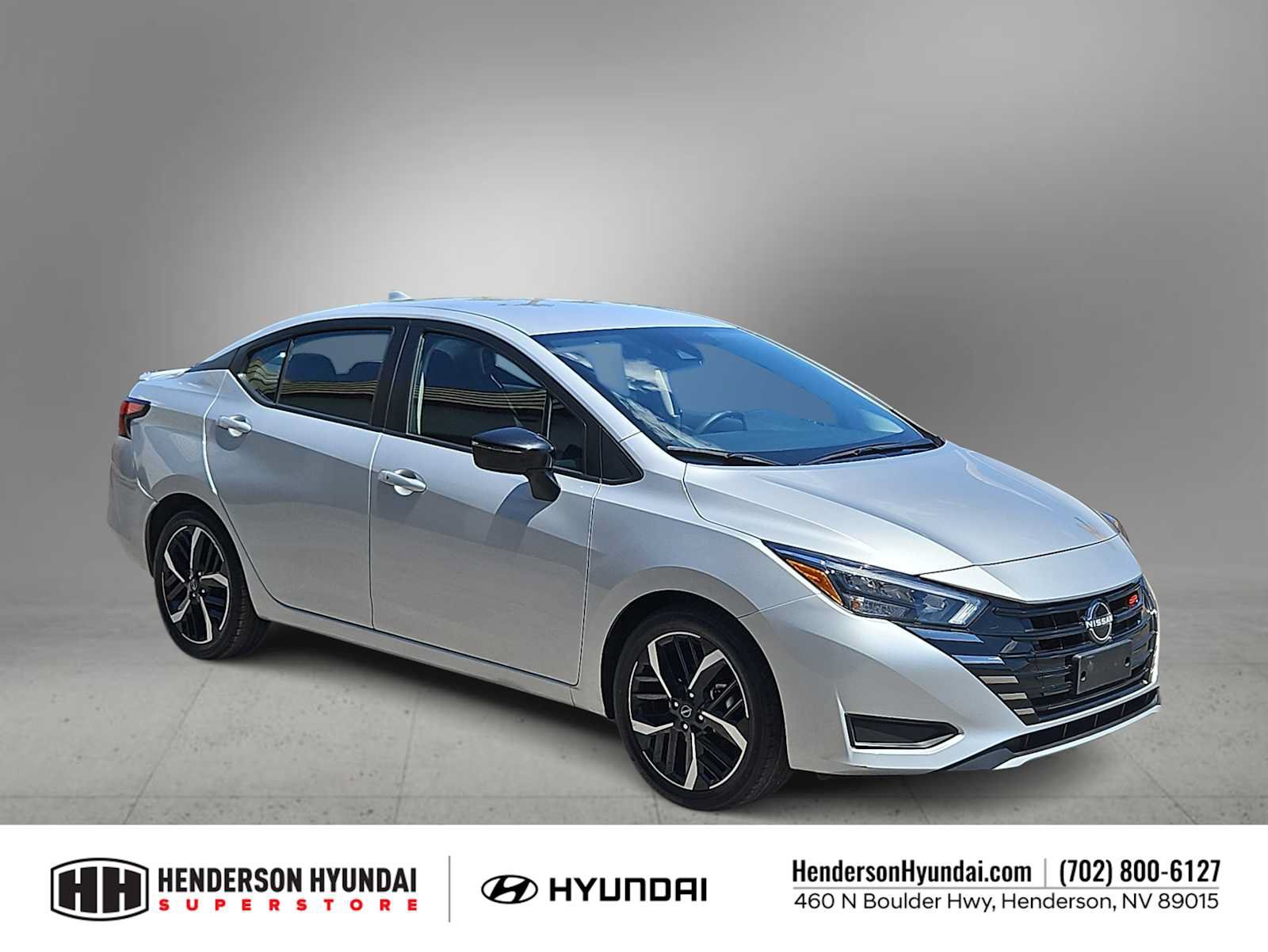 Used 2024 Nissan Versa SR FWD image 2