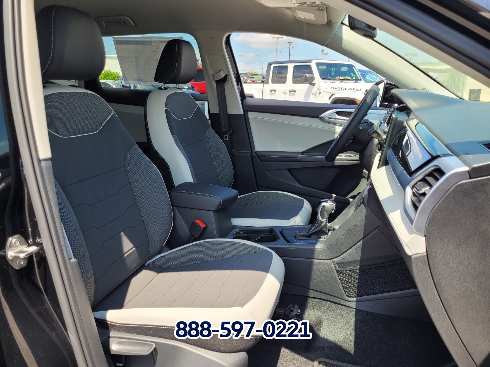 New 2025 Volkswagen Taos SE image 10