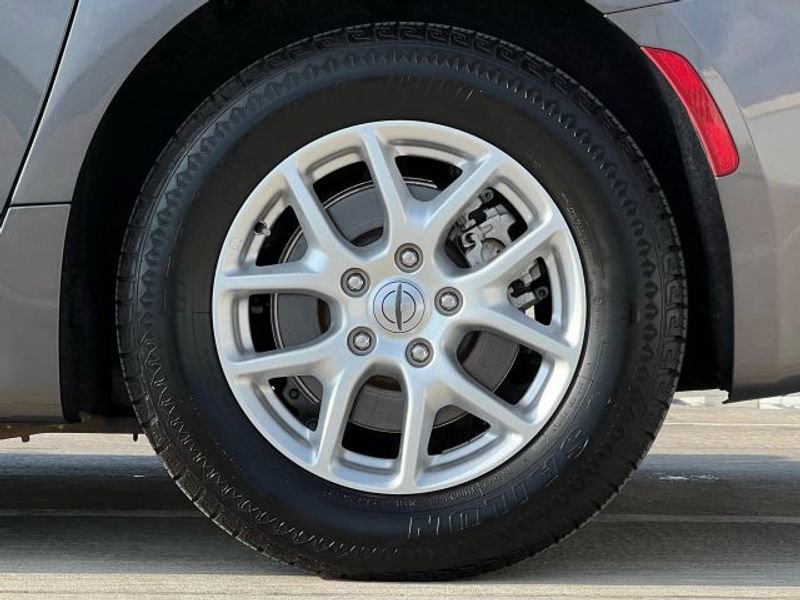 Used 2020 Chrysler Voyager Lxi image 57