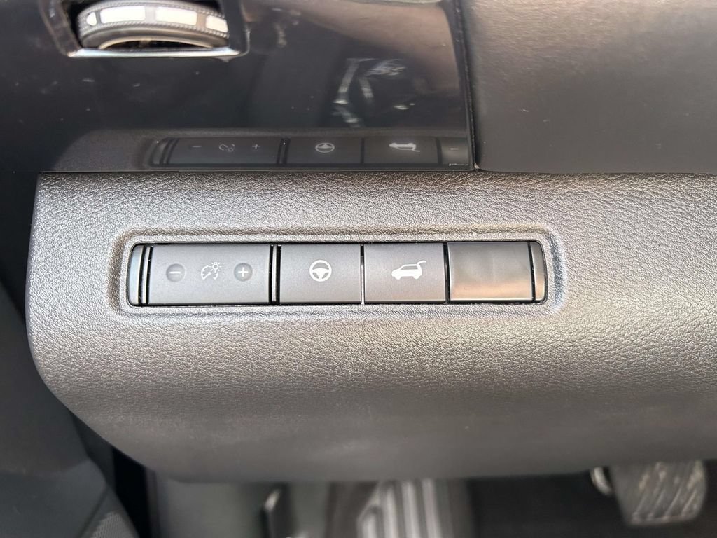 Used 2025 Nissan Pathfinder SV AWD/4WD image 20