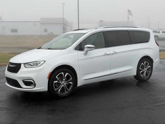 Used 2022 Chrysler Pacifica Pinnacle image 3