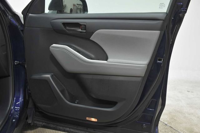 Used 2022 Toyota Highlander L image 10