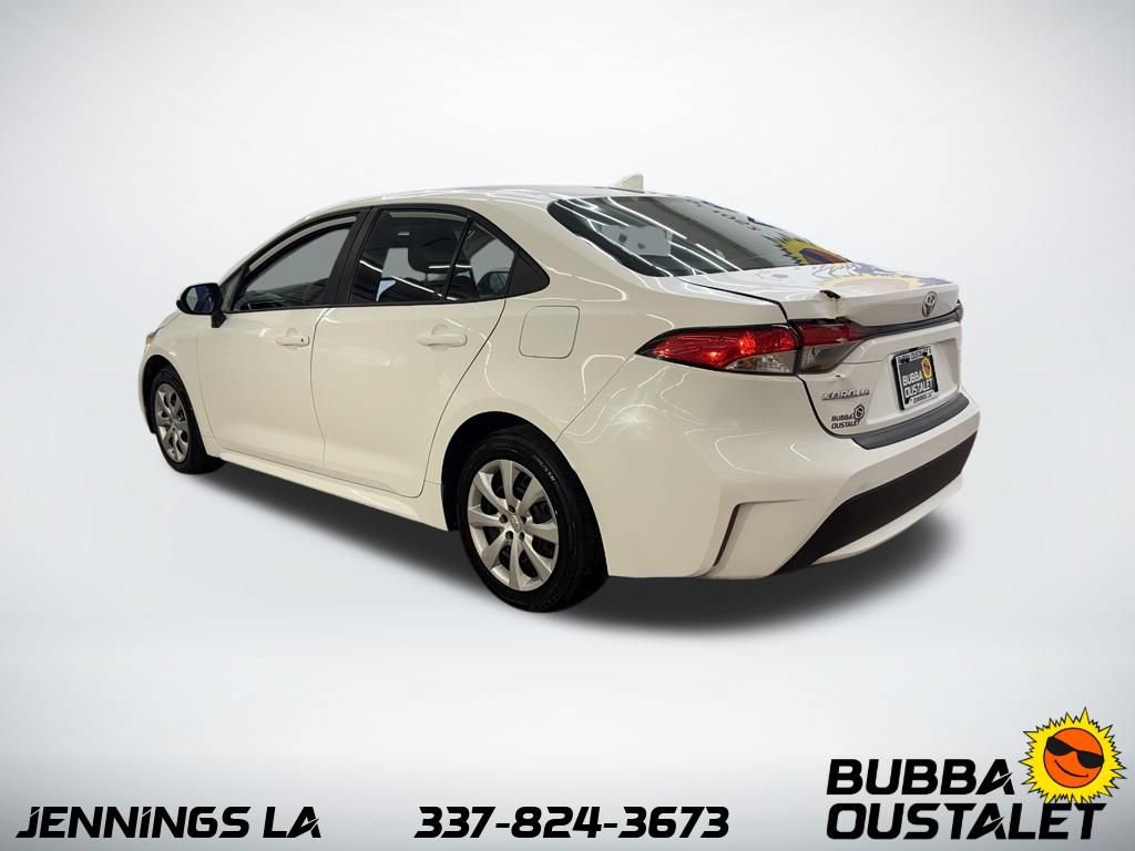 Used 2022 Toyota Corolla LE FWD image 3