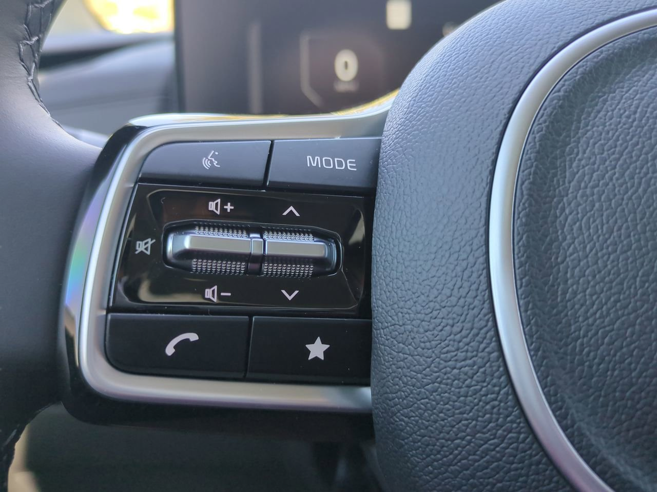 New 2026 Kia Carnival SX w/ SX Dark Edition Package FWD image 26