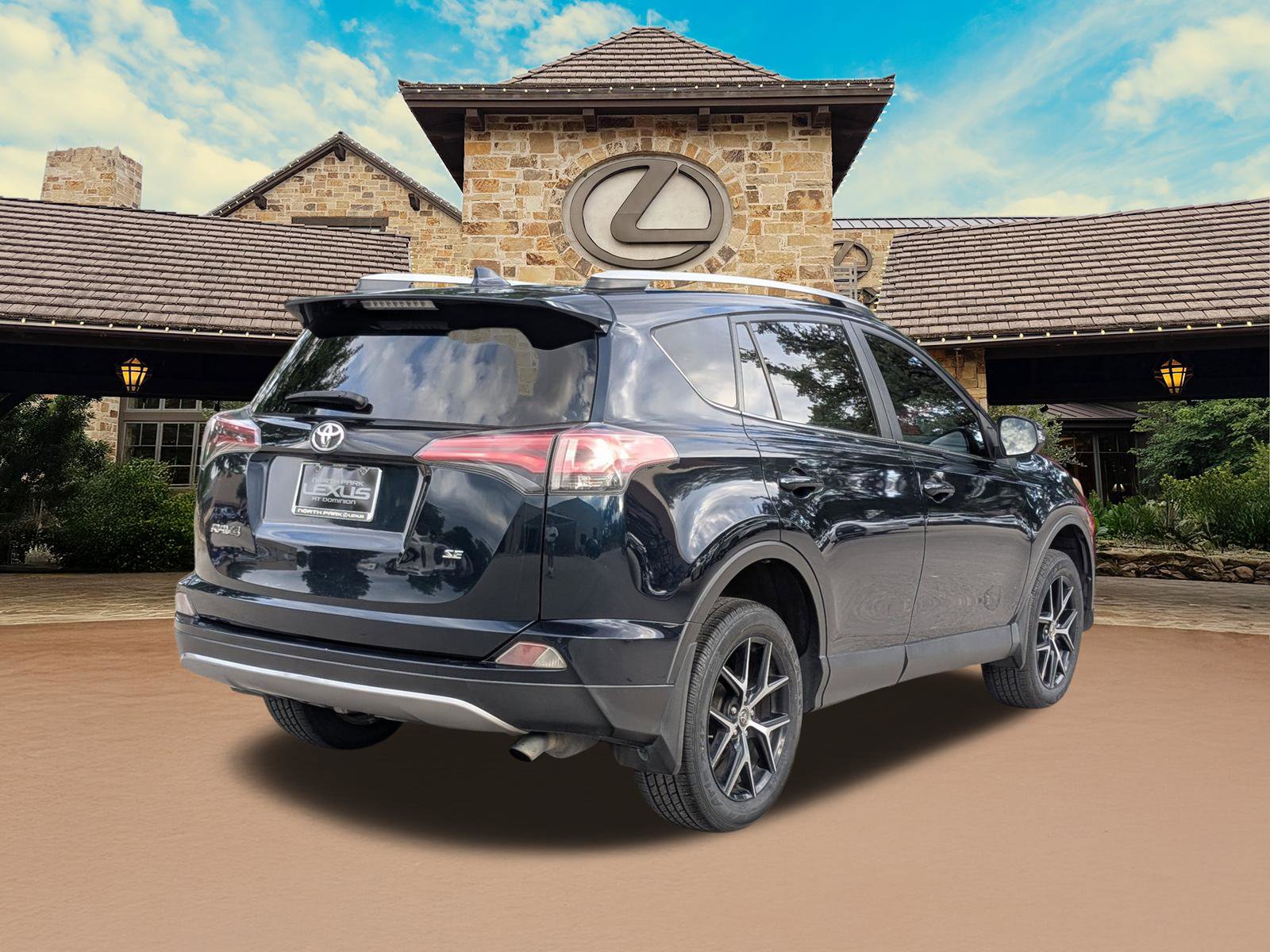 Used 2018 Toyota RAV4 SE w/ Power Extra Value Package FWD image 2
