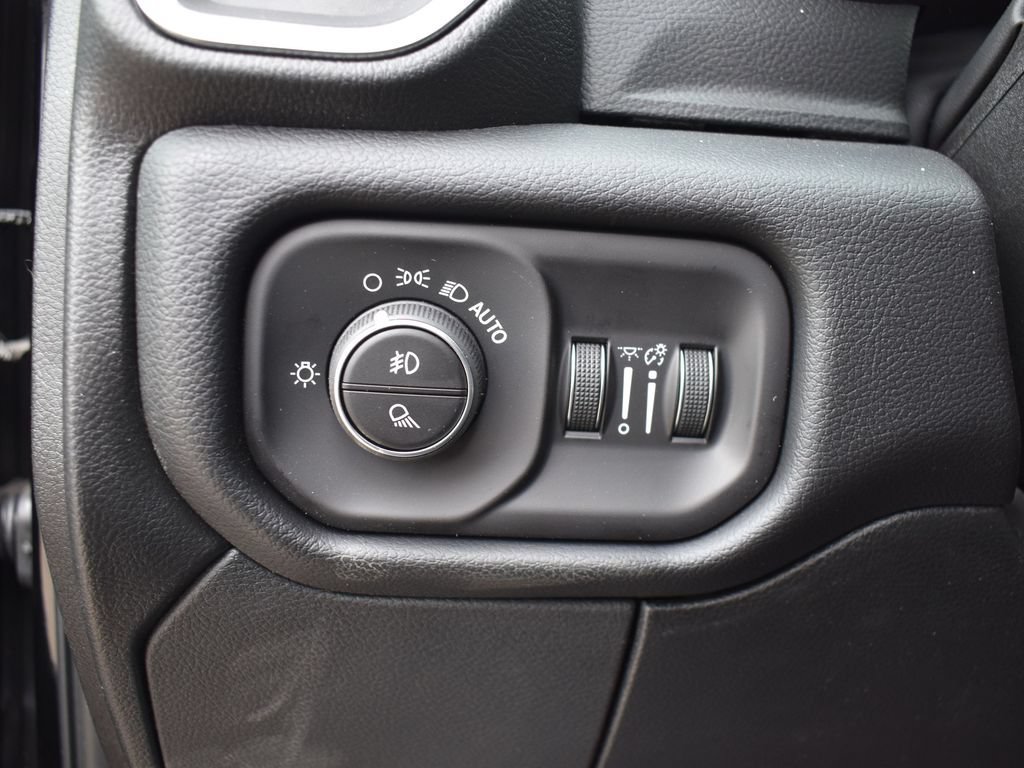 New 2026 RAM 3500 Laramie AWD/4WD image 12