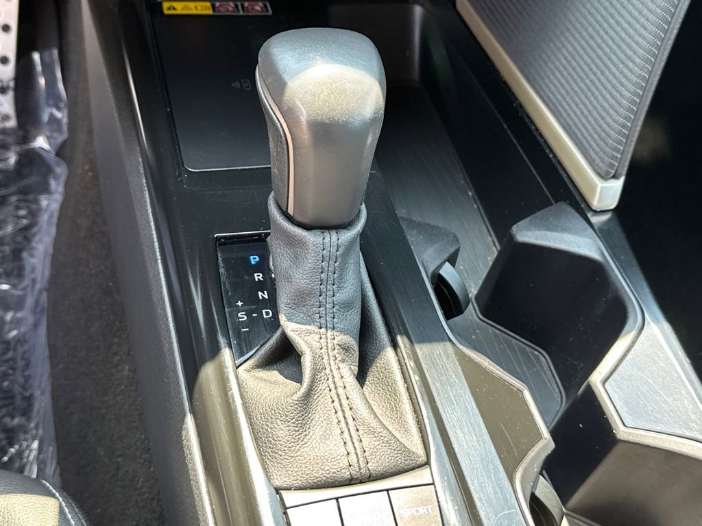 Used 2025 Toyota Camry SE image 31