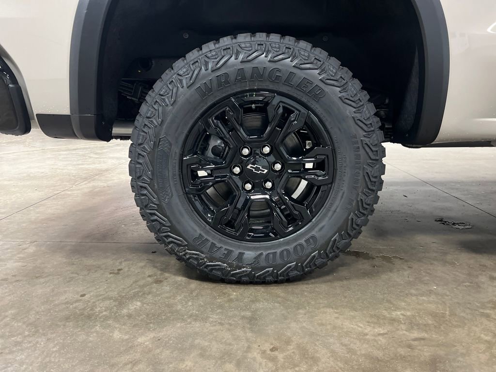 New 2026 Chevrolet Silverado 1500 ZR2 w/ Dark Appearance Package AWD/4WD image 9