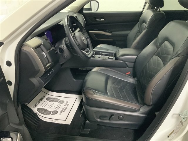 Used 2023 Nissan Pathfinder Platinum image 15