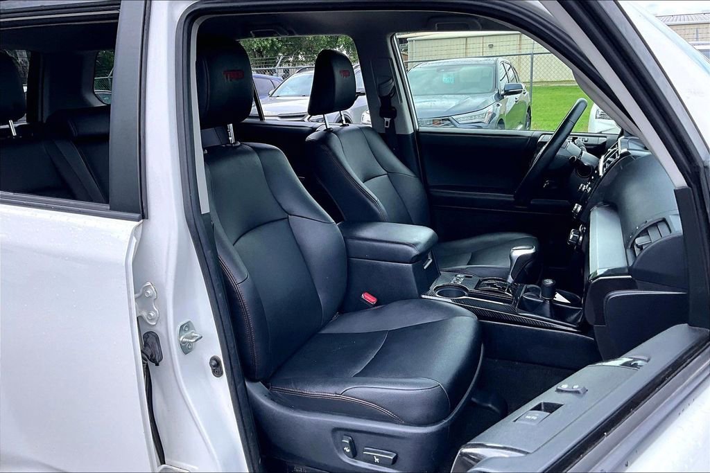 Used 2020 Toyota 4Runner TRD Off-Road Premium AWD/4WD image 9