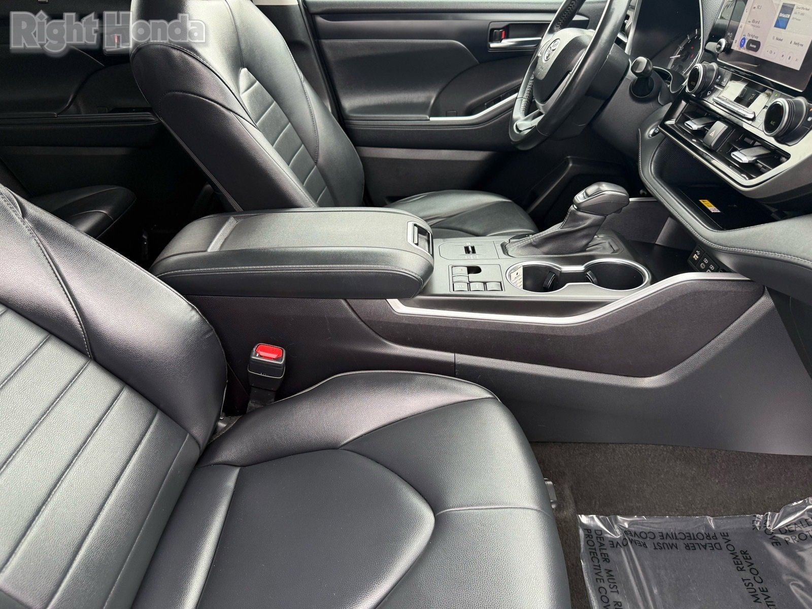 Used 2023 Toyota Highlander XLE image 30