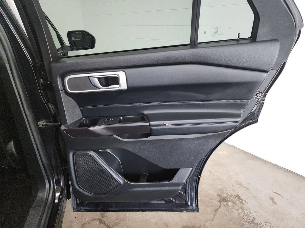 Used 2020 Ford Explorer XLT w/ Equipment Group 202A AWD/4WD image 29