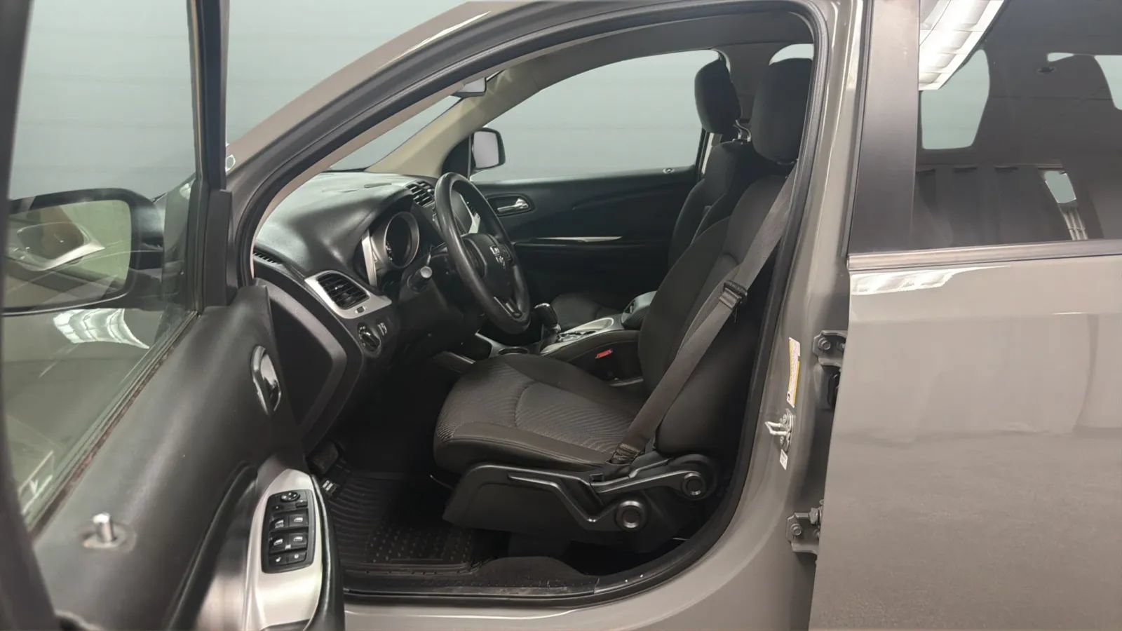 Used 2020 Dodge Journey SE FWD image 21