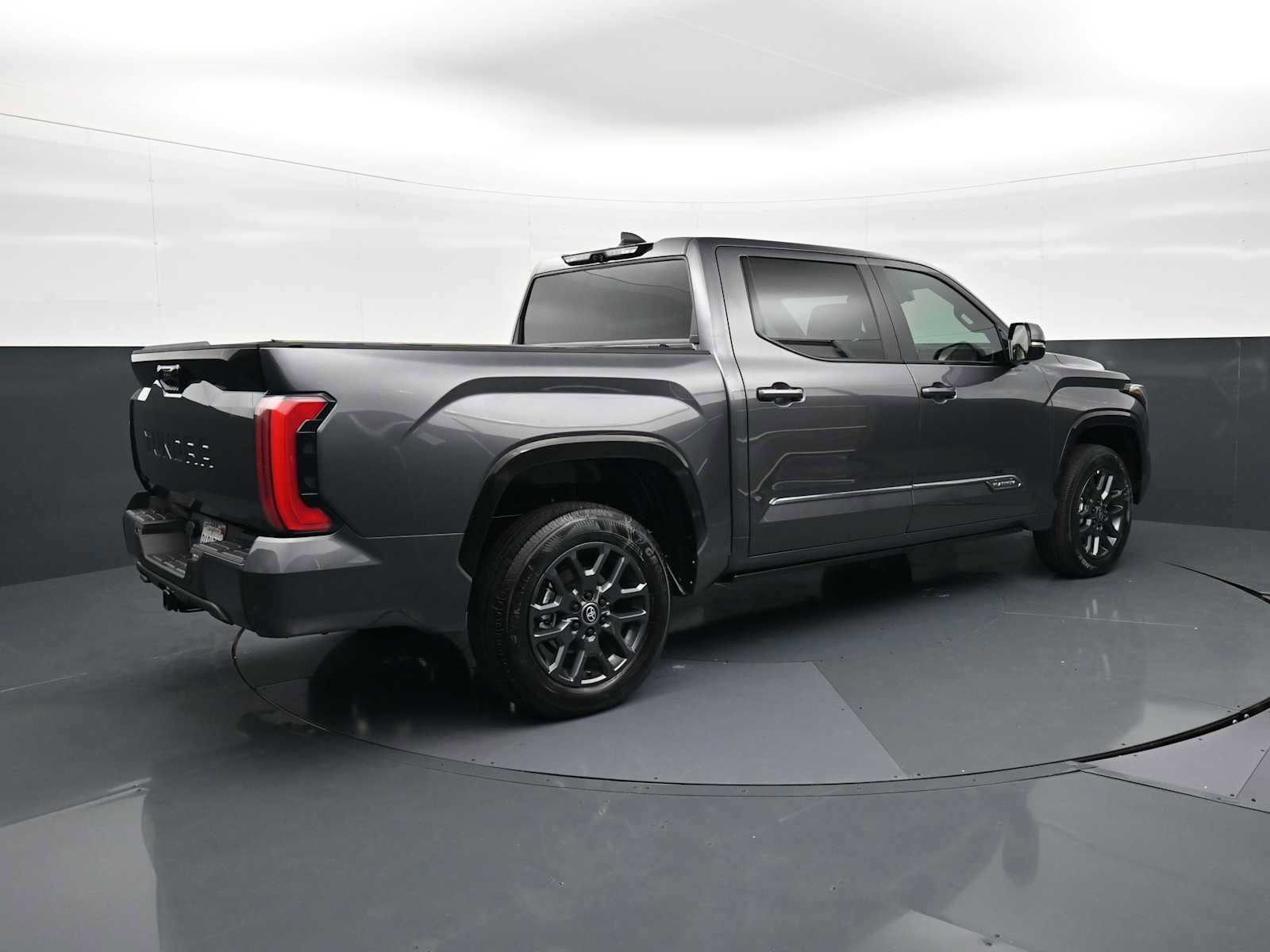 Used 2025 Toyota Tundra Platinum AWD/4WD image 5