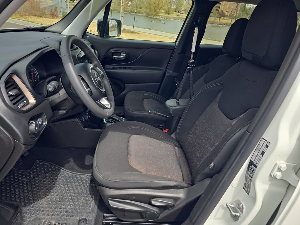 Used 2023 Jeep Renegade Latitude AWD/4WD image 11