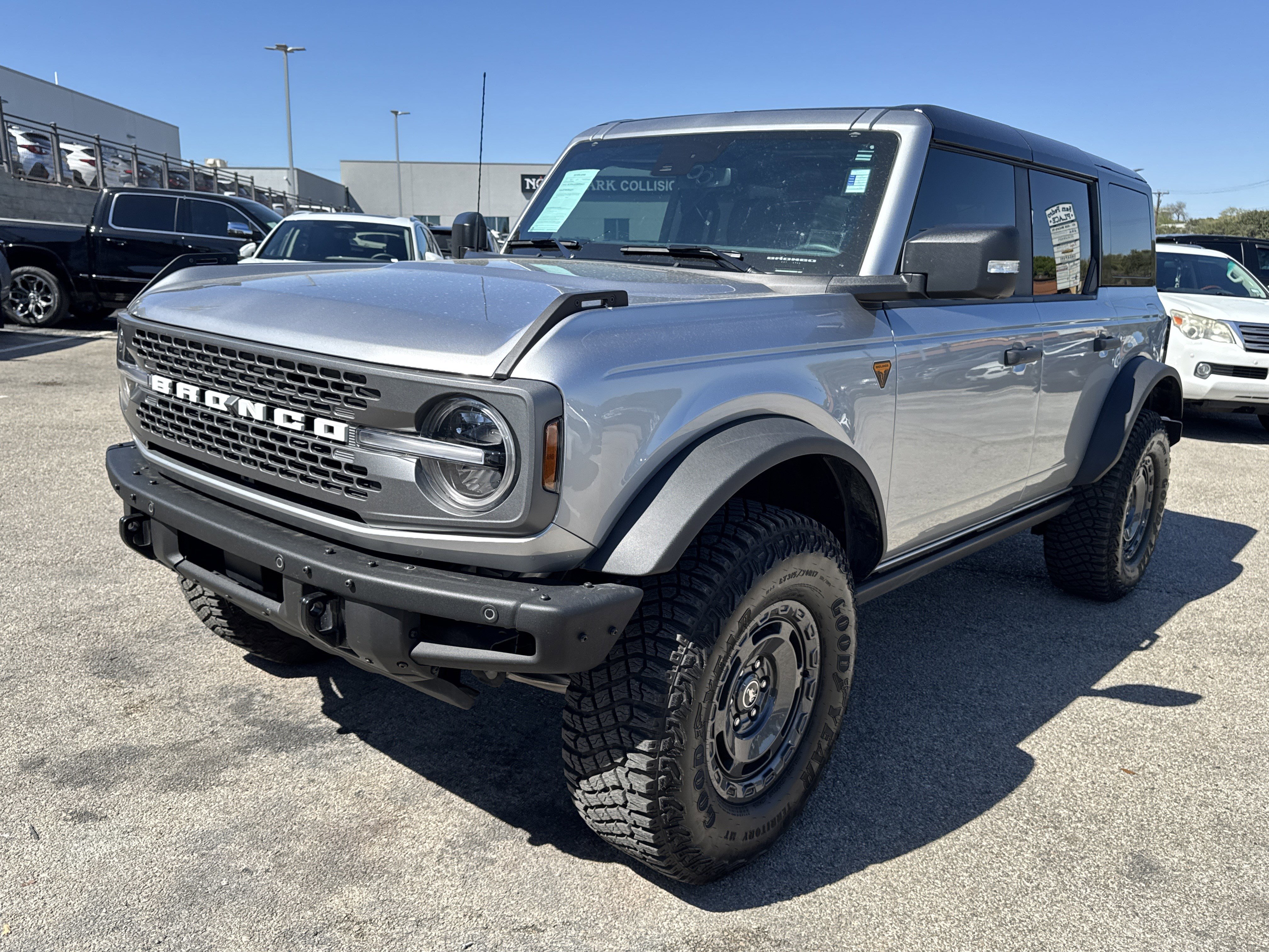Used 2024 Ford Bronco Badlands image 7