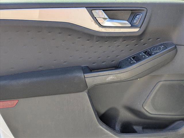 Used 2020 Ford Escape SE image 10