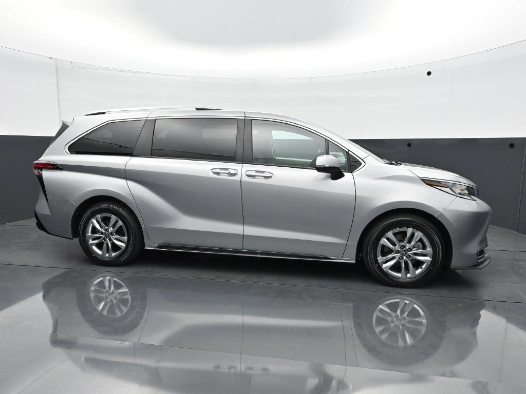 Used 2024 Toyota Sienna Limited AWD/4WD image 8
